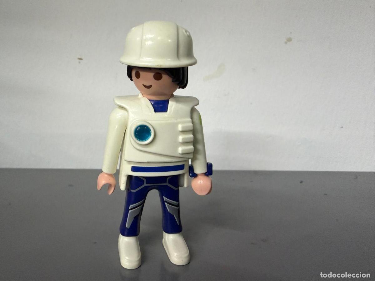 Playmobil: PLAYMOBIL FIGURA HOMBRE CIUDAD CON CASCO OBRA Y RELOJ -MIX28