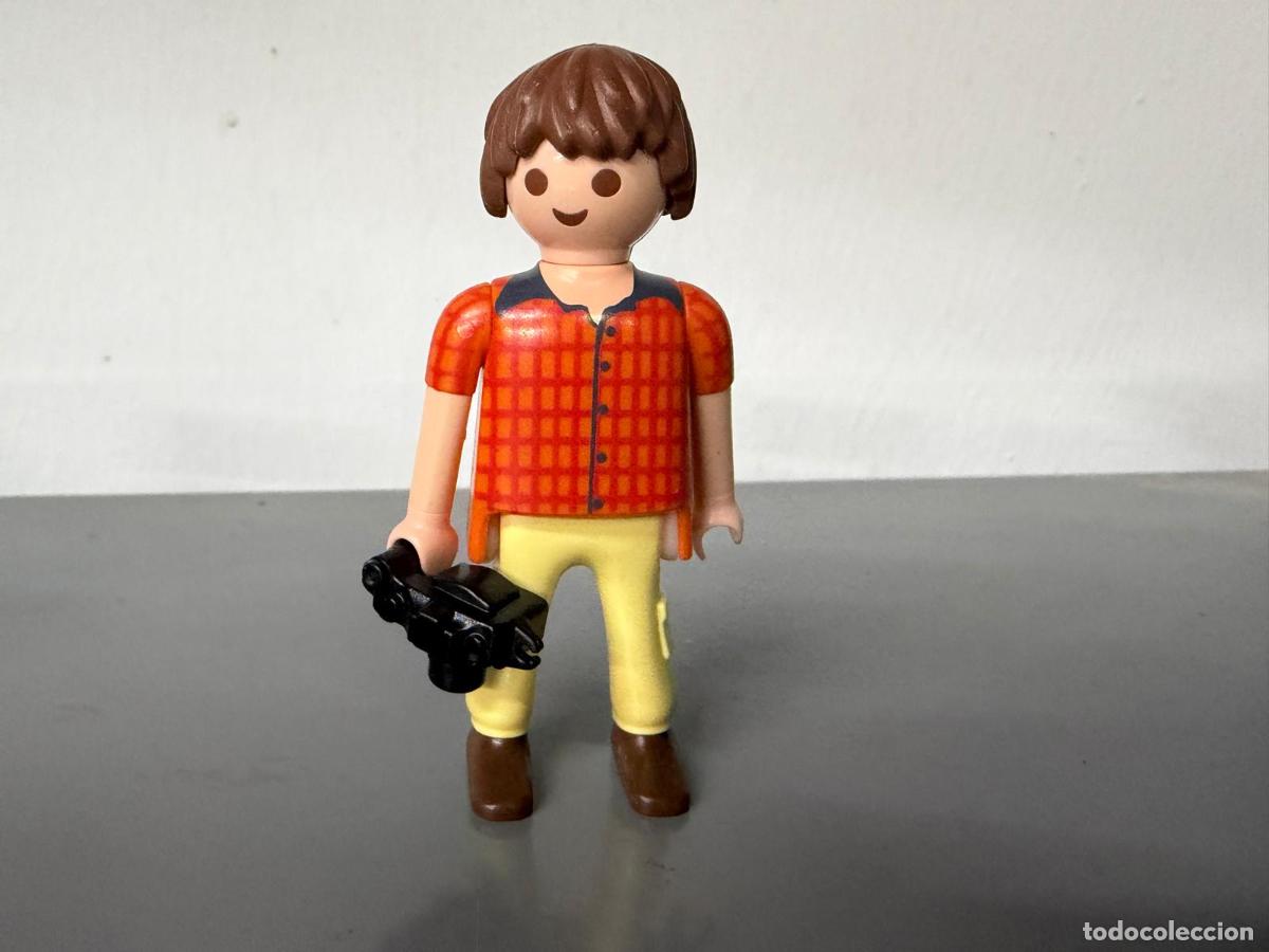 Playmobil: PLAYMOBIL FIGURA HOMBRE FOTOGRAFO CON CAMARA FOTOS CIUDAD -MIX28