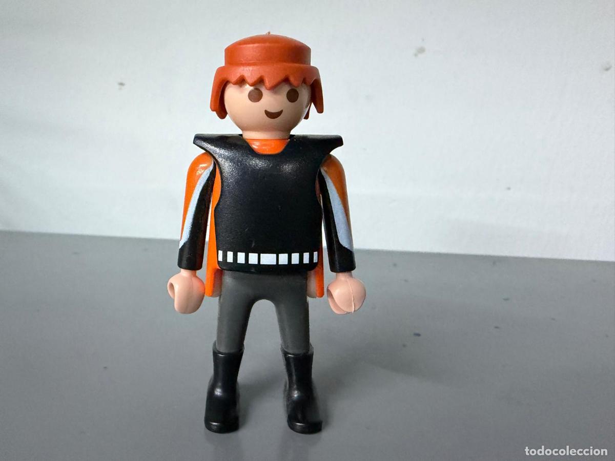 Playmobil: PLAYMOBIL FIGURA MOTORISTA DEPORTISTA -MIX28