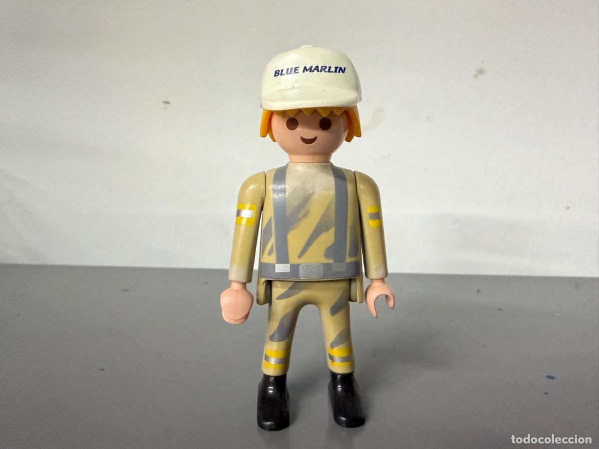 Playmobil: PLAYMOBIL FIGURA HOMBRE CIUDAD CON GORRA CUERPO CAMUFLAJE -MIX28