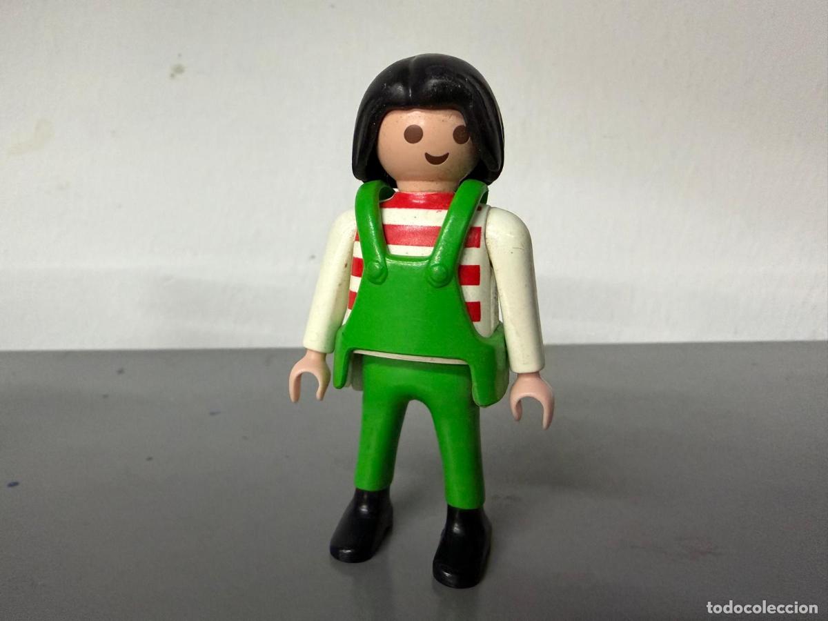 Playmobil: PLAYMOBIL FIGURA MUJER CON PICHI VERDE JARDIN CIUDAD -MIX28
