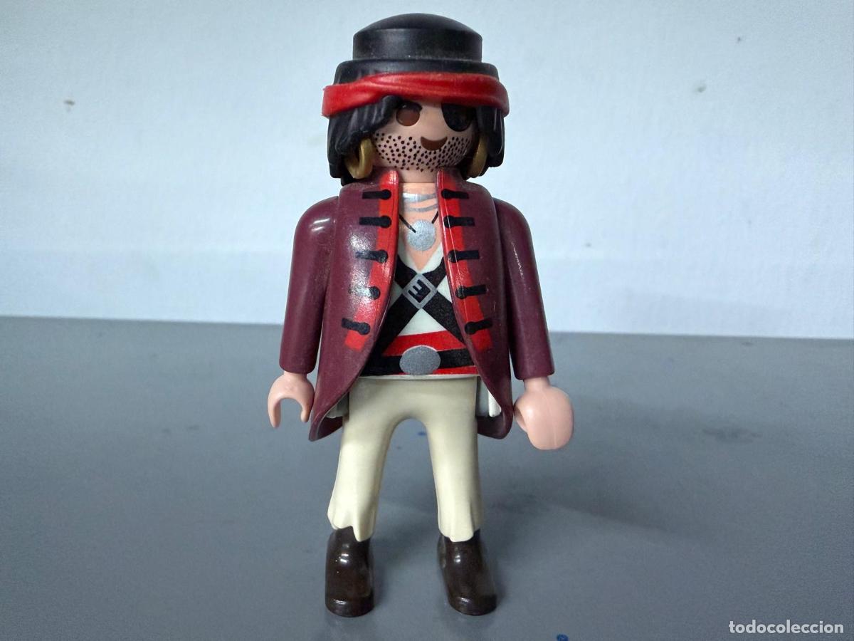 Playmobil: PLAYMOBIL FIGURA PIRATA CON CHALECO LARGO PENDIENTES -MIX28