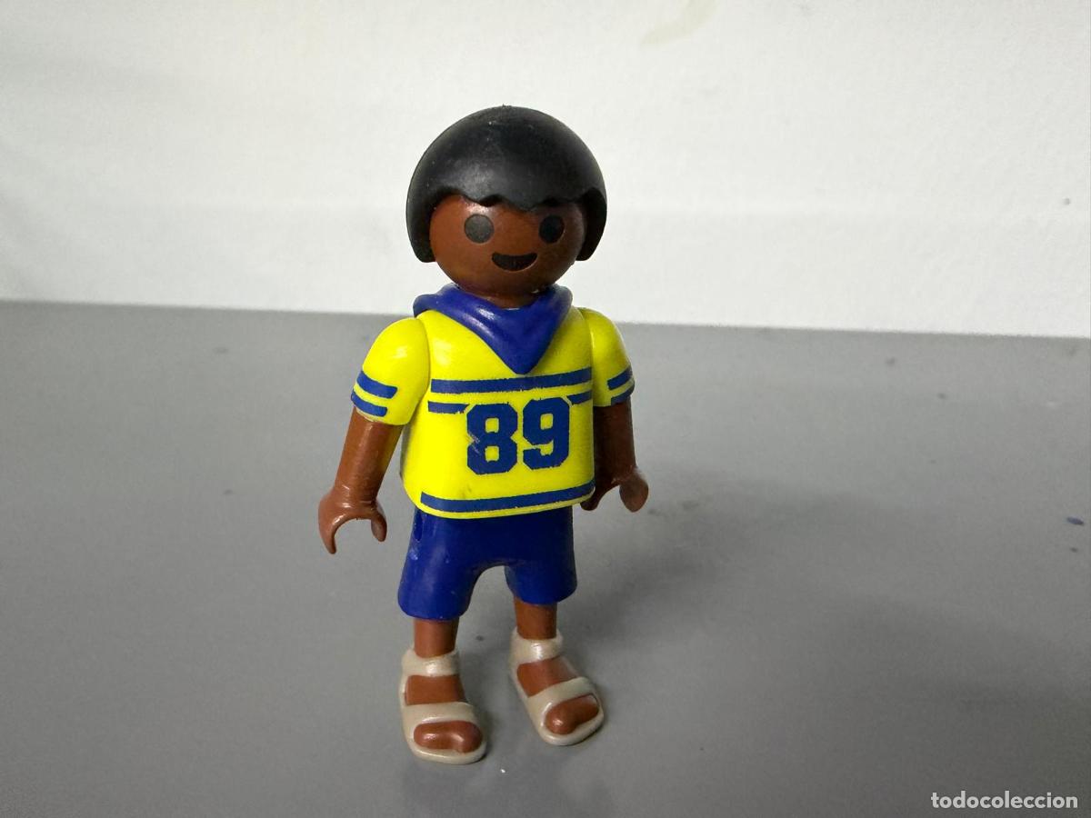 Playmobil: PLAYMOBIL FIGURA NI&Ntilde;O CIUDAD NEGRITO CON SANDALIAS -CH3