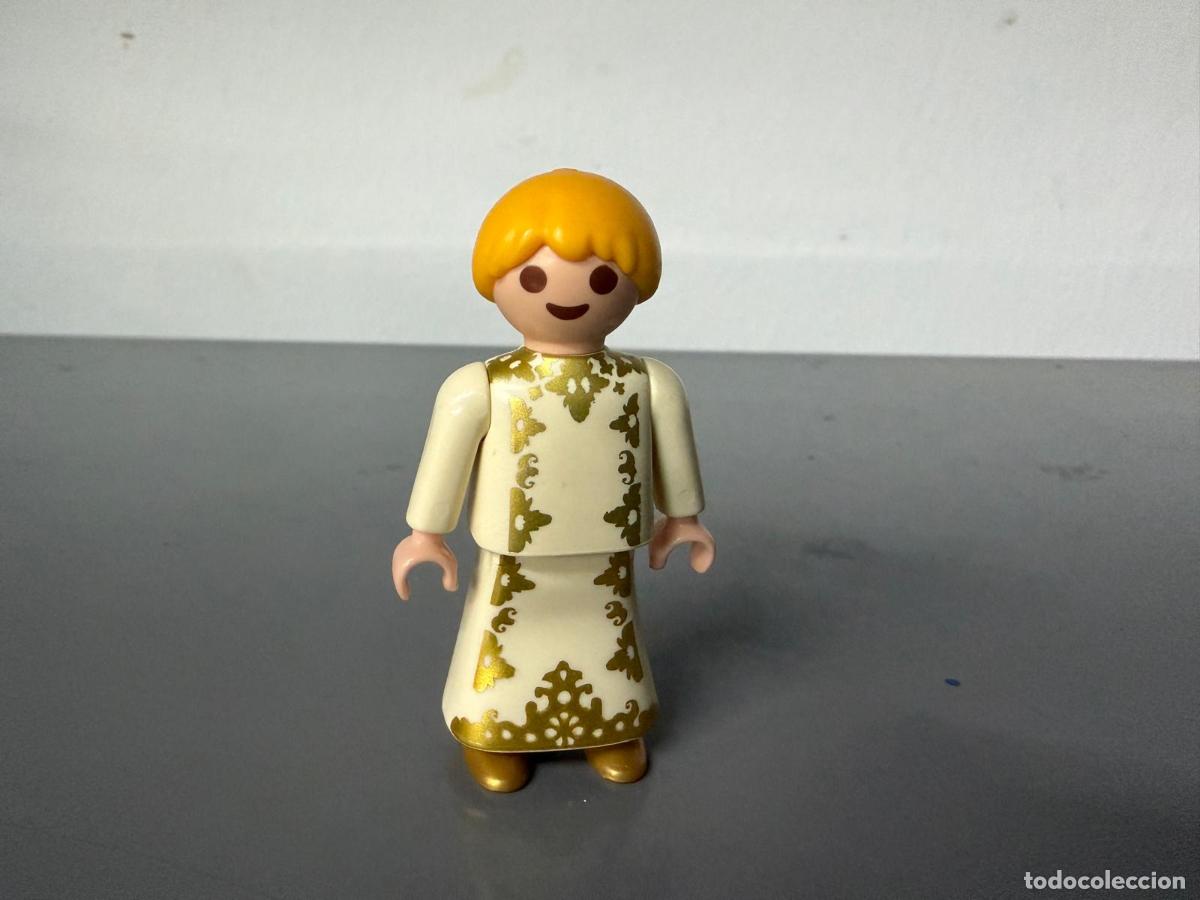 Playmobil: PLAYMOBIL FIGURA NI&Ntilde;A NAVIDAD FALDA LARGA PRINCESA BELEN -CH3