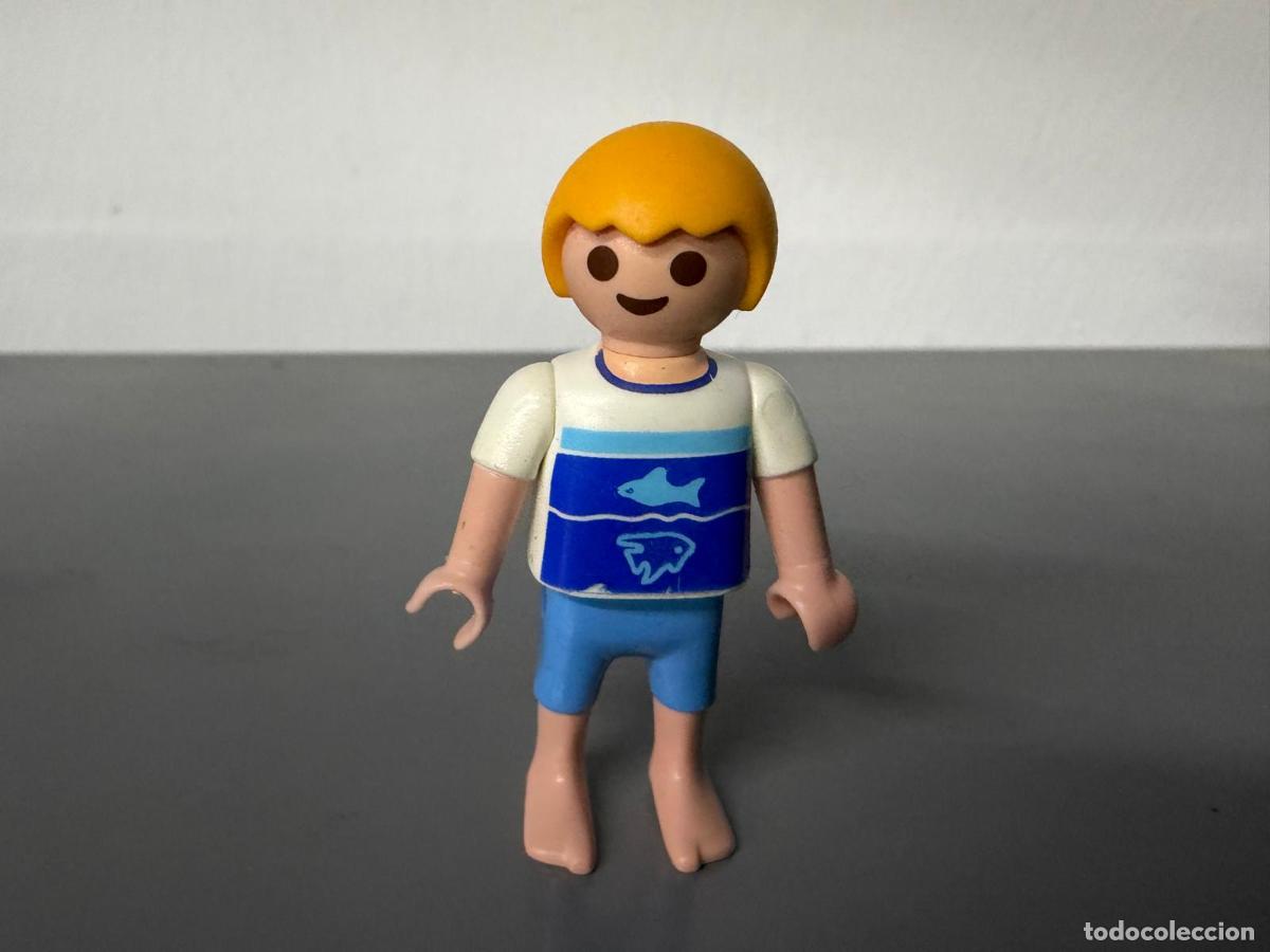Playmobil: PLAYMOBIL FIGURA NI&Ntilde;O CIUDAD VERANO -CH3