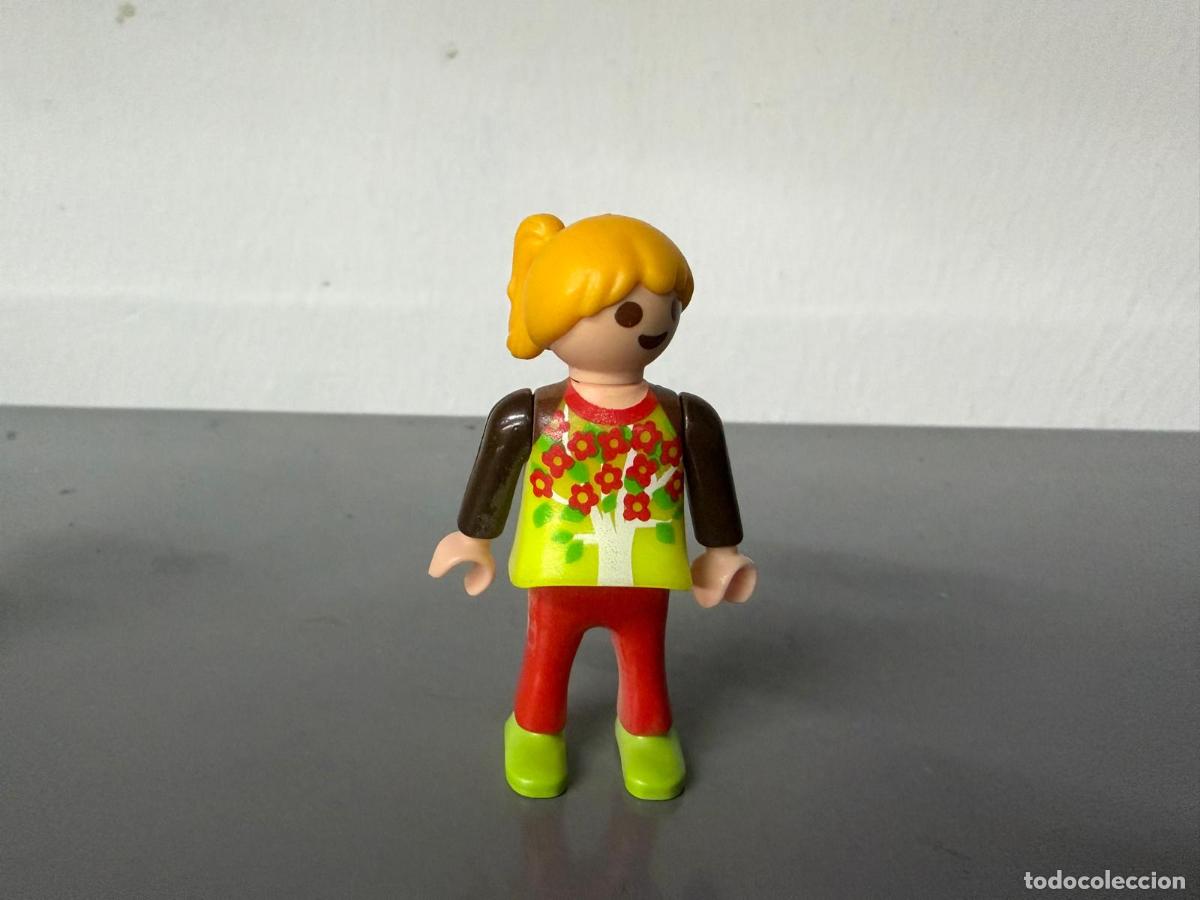 Playmobil: PLAYMOBIL FIGURA NI&Ntilde;A CIUDAD RUBIA -CH3
