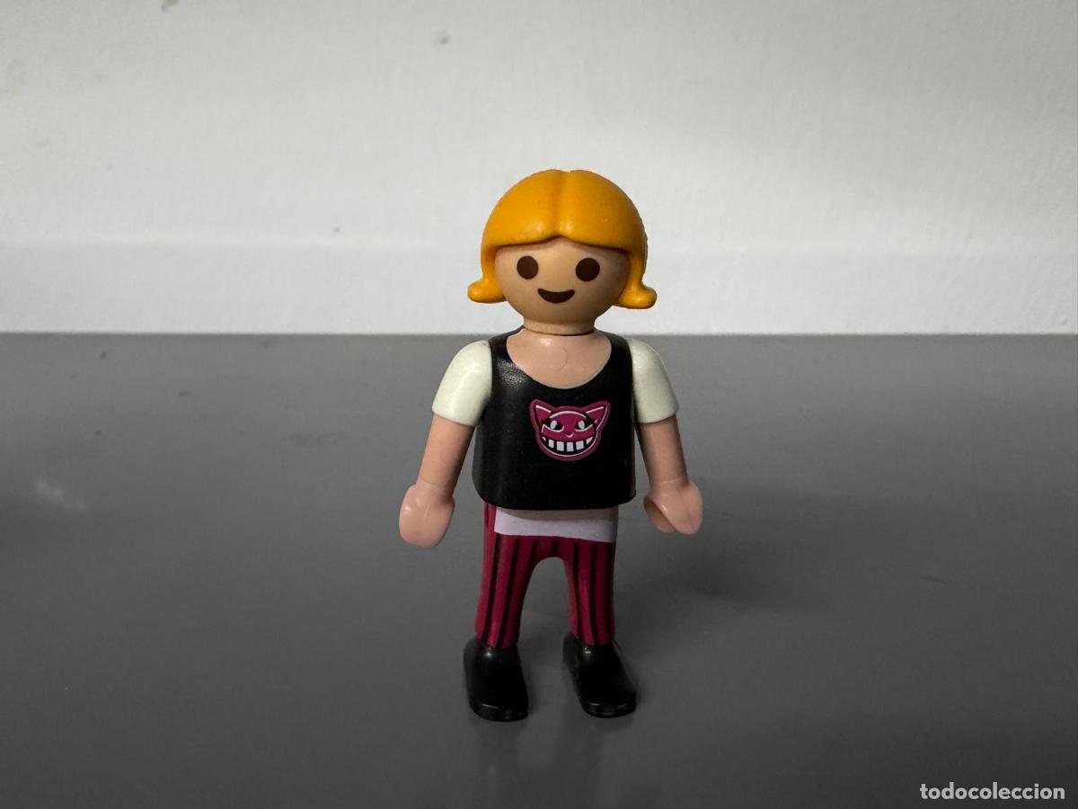 Playmobil: PLAYMOBIL FIGURA NI&Ntilde;A CIUDAD RUBIA -CH3