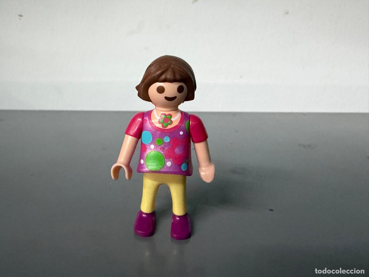 Playmobil: PLAYMOBIL FIGURA NI&Ntilde;A CIUDAD CASTA&Ntilde;A -CH3