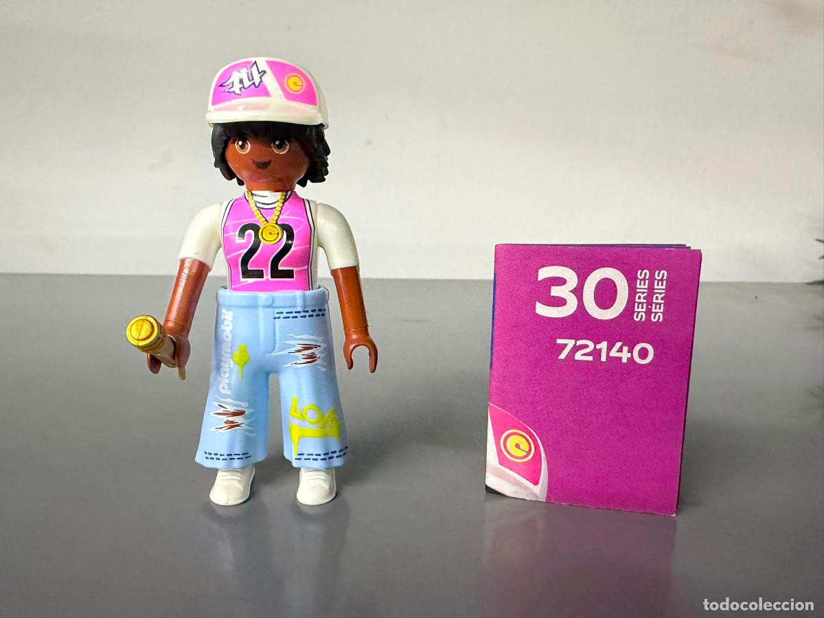 Playmobil: PLAYMOBIL FIGURA MUJER CANTANTE RAPERA MICRO SERIE 30 SOBRE SORPRESA