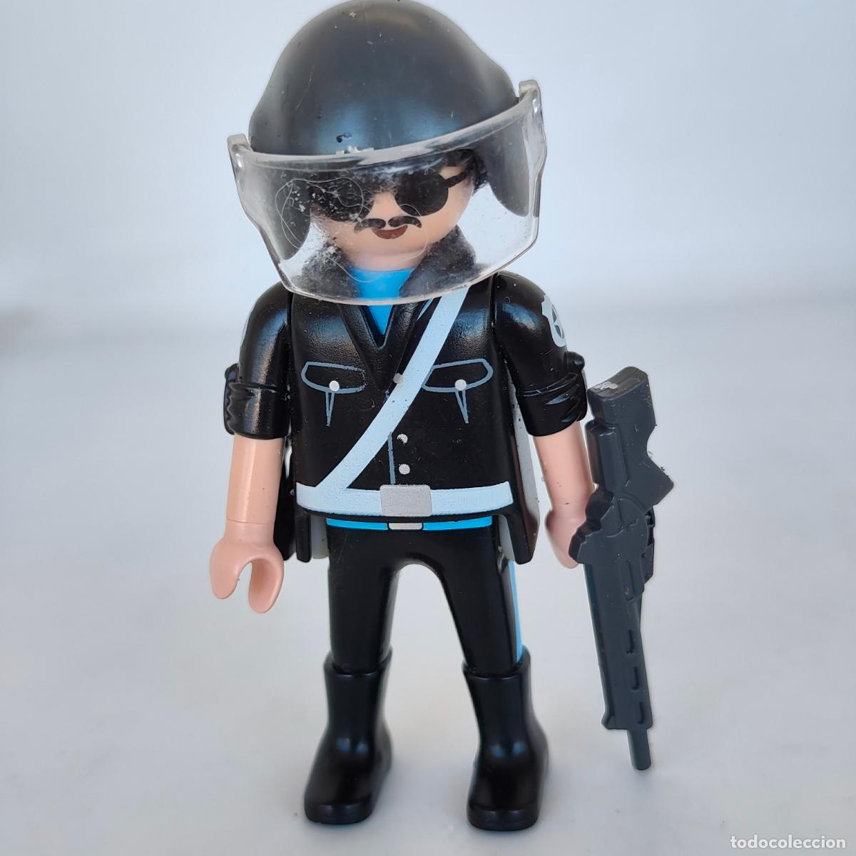 Playmobil: agente de polic&iacute;a / francotirador de la serie Playmo-Friends (referencia 70858) de Playmobil.