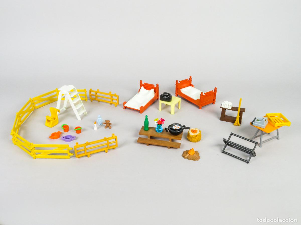 Playmobil: Playmobil complementos cama mesa banco sart&eacute;n hoguera escoba flores botella escalera y otros