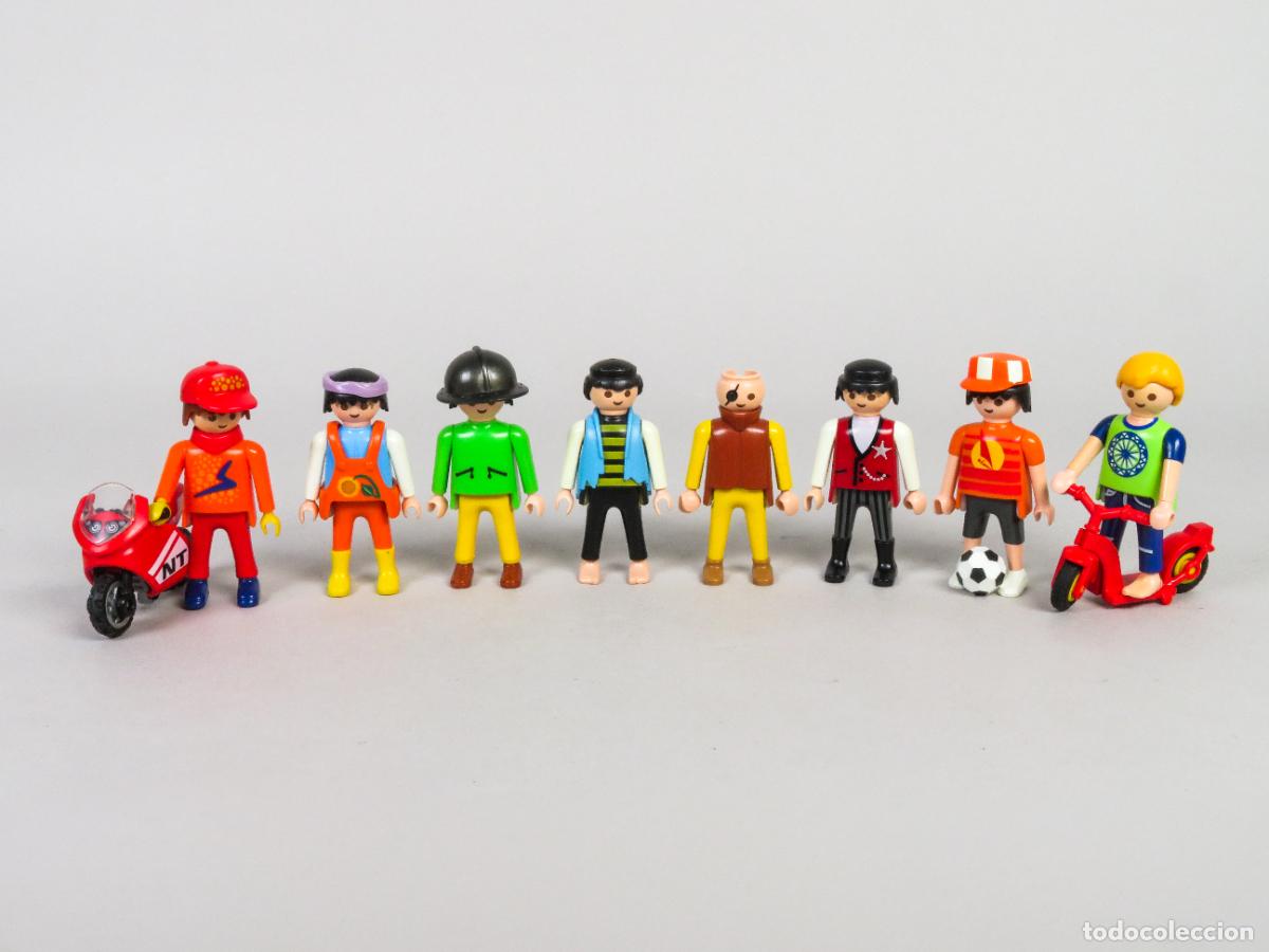 Playmobil: Playmobil 8 figuras con pie 1993 moto motorista f&uacute;tbol pirata y otros