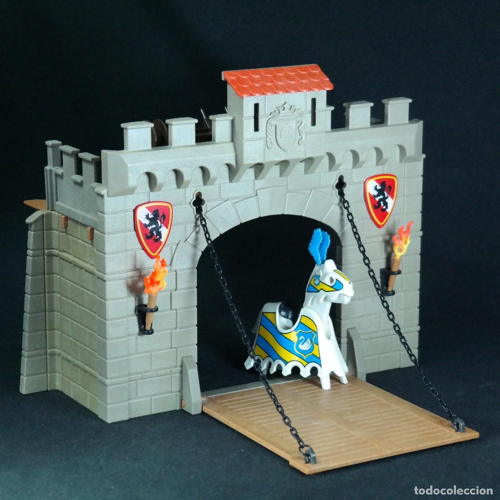 Playmobil: Playmobil entrada con puente levadizo con caballo 3666 steck ☼