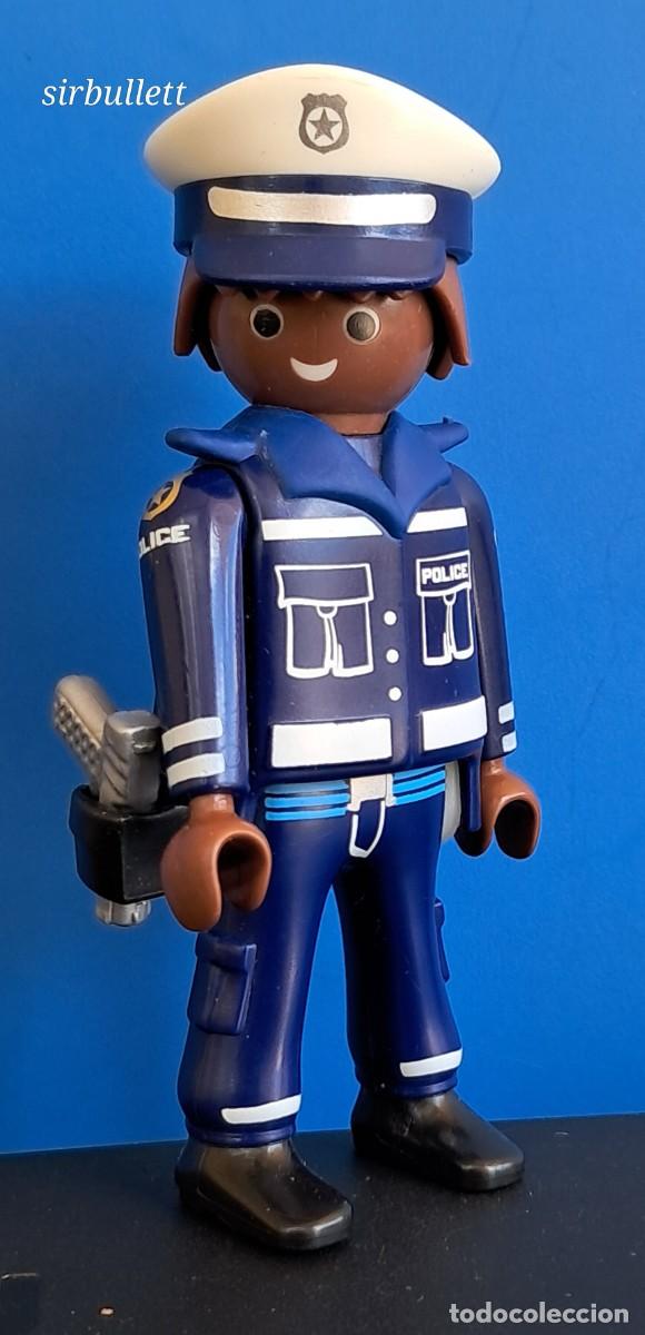 Playmobil: Figura polic&iacute;a negro, Gorra de plato blanca. Playmobil