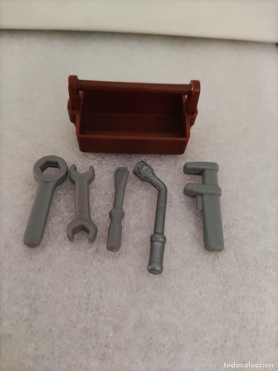 Playmobil: (B) Caja herramientas marr&oacute;n con 5 herramientas Playmobil