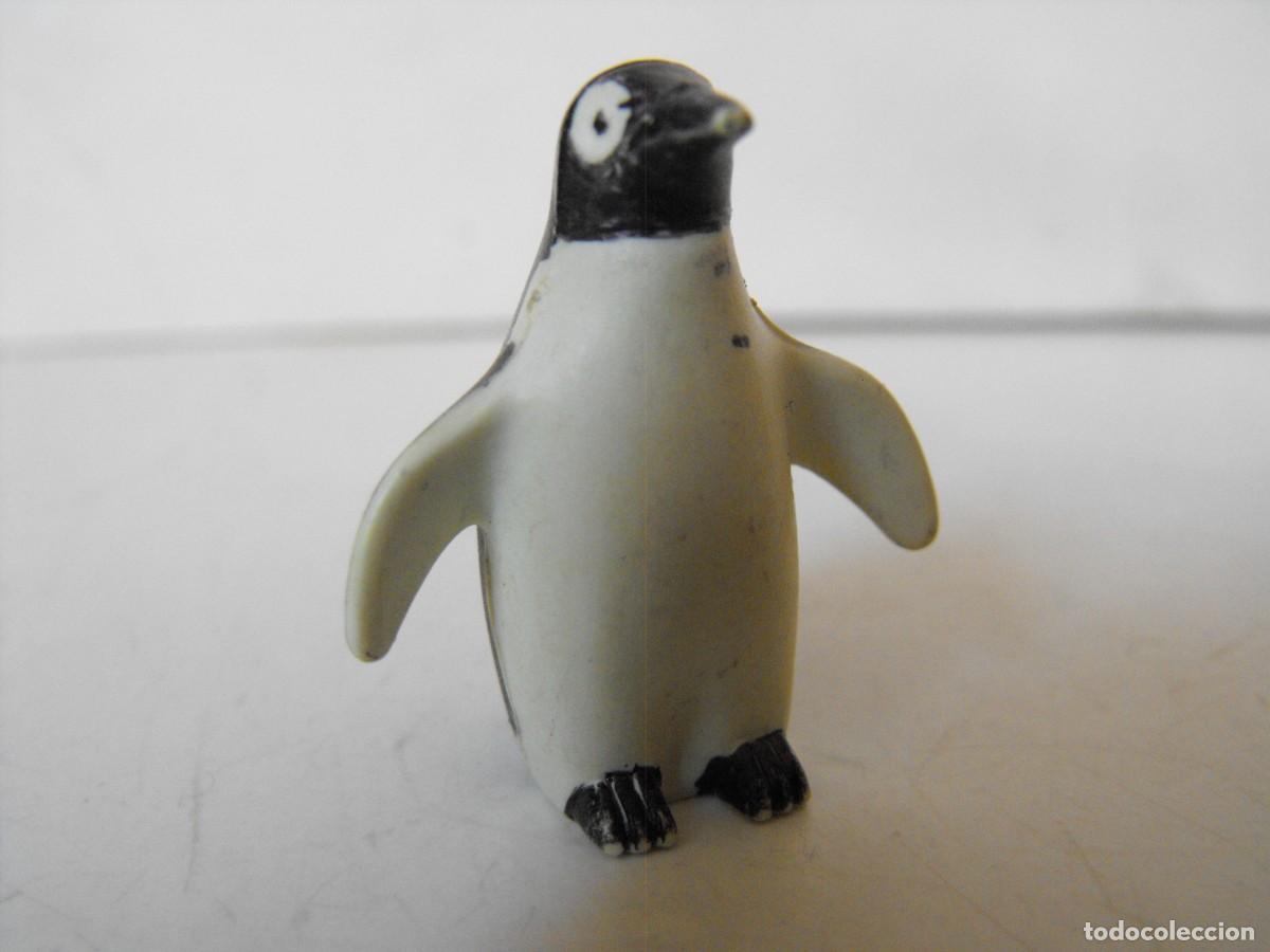 Playmobil: PLAYMOBIL. Figura de ping&uuml;ino. Pintado a mano.