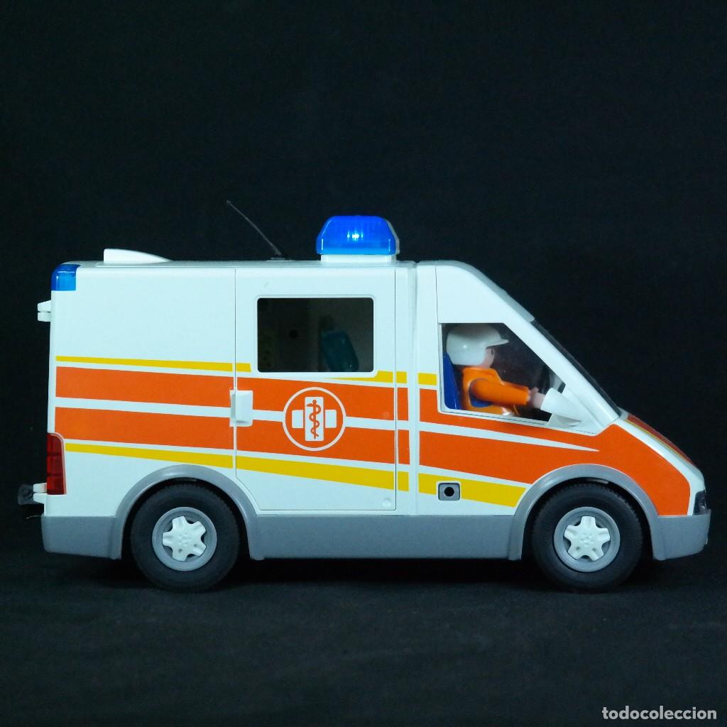 Playmobil: Playmobil ambulancia con chofer, luces y sonido (pila no incluida)☼