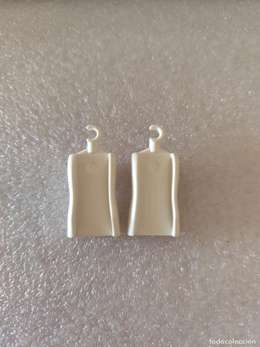 Playmobil: (C) 2 Perchas blancas para vestidos Playmobil