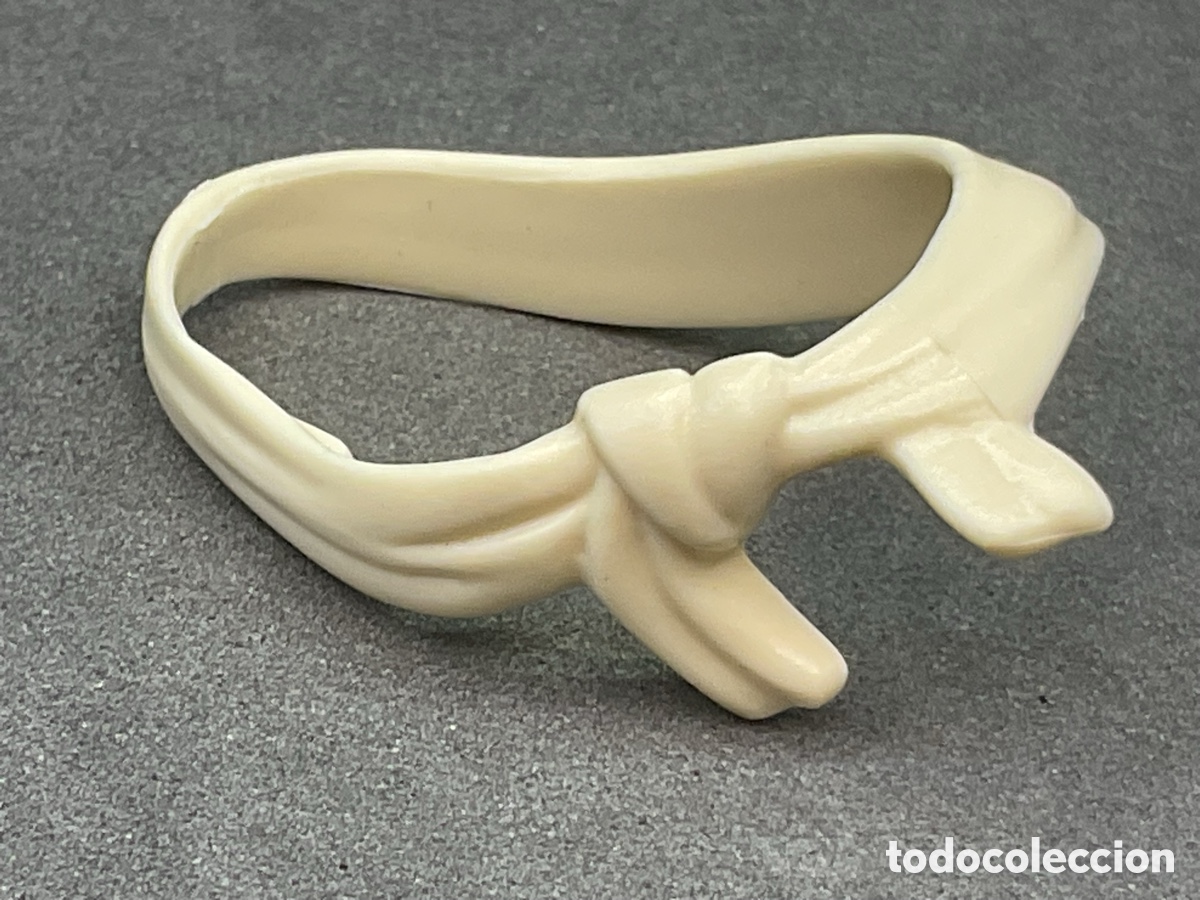 Playmobil: ACCESORIO PLAYMOBIL. BANDOLERA, FAJ&Iacute;N COLOR BLANCO MARFIL.