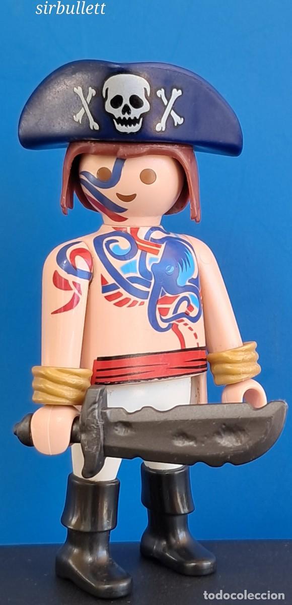 Playmobil: Figura Pirata con tatuajes en torso, cara y brazo . Playmobil