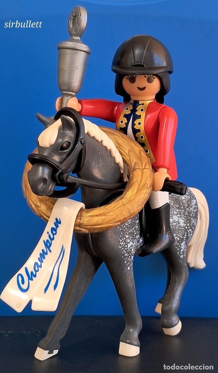 Playmobil: Figura mujer jinete a caballo. Amazona con trofeos. Playmobil