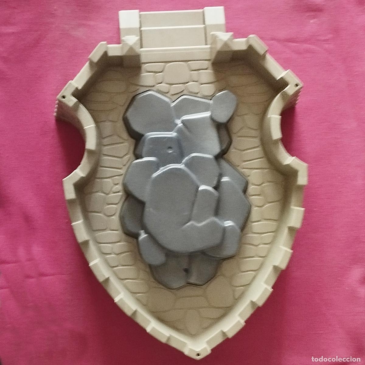 Playmobil: MURALLA EN FORMA DE ESCUDO - CASTILLO PLAYMOBIL - VER TAMA&Ntilde;O