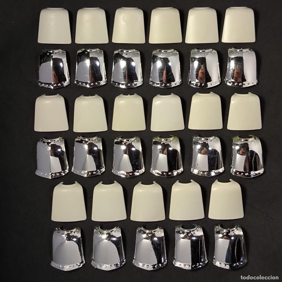 Playmobil: Playmobil pecheras cromadas con pecheras blancas ☼