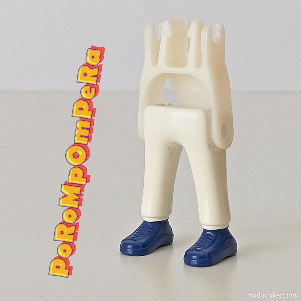 Playmobil: PLAYMOBIL pierna pantal&oacute;n blanco zapatilla deportiva azul + esqueleto CUSTOM/COMPLETAR O5