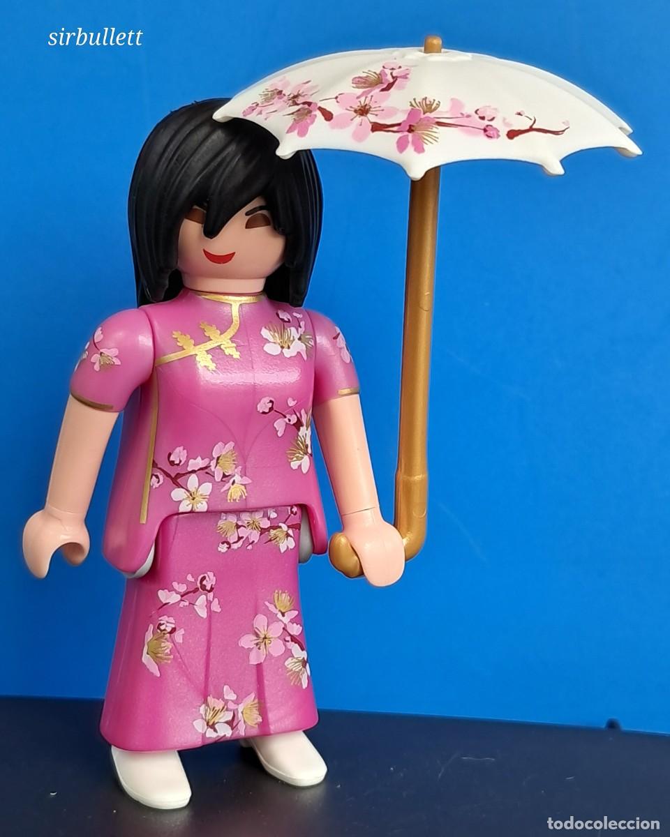 Playmobil: Figura mujer asi&aacute;tica con sombrilla. Serie 16. Playmobil. Dama asi&aacute;tica