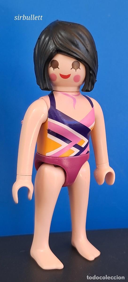 Playmobil: Figura mujer en ba&ntilde;ador. Playmobil.