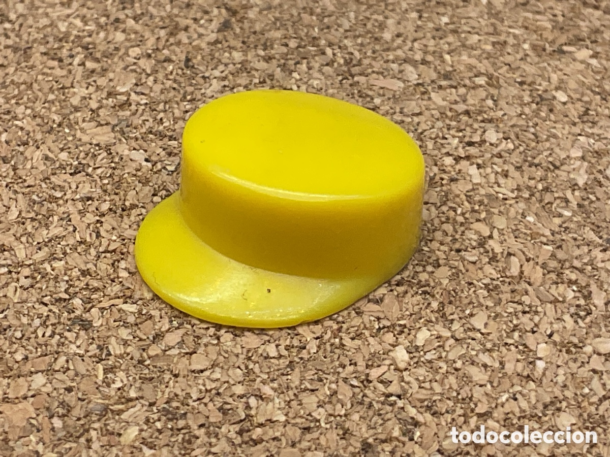 Playmobil: ACCESORIO PLAYMOBIL. ANTIGUA GORRA COLOR AMARILLO.