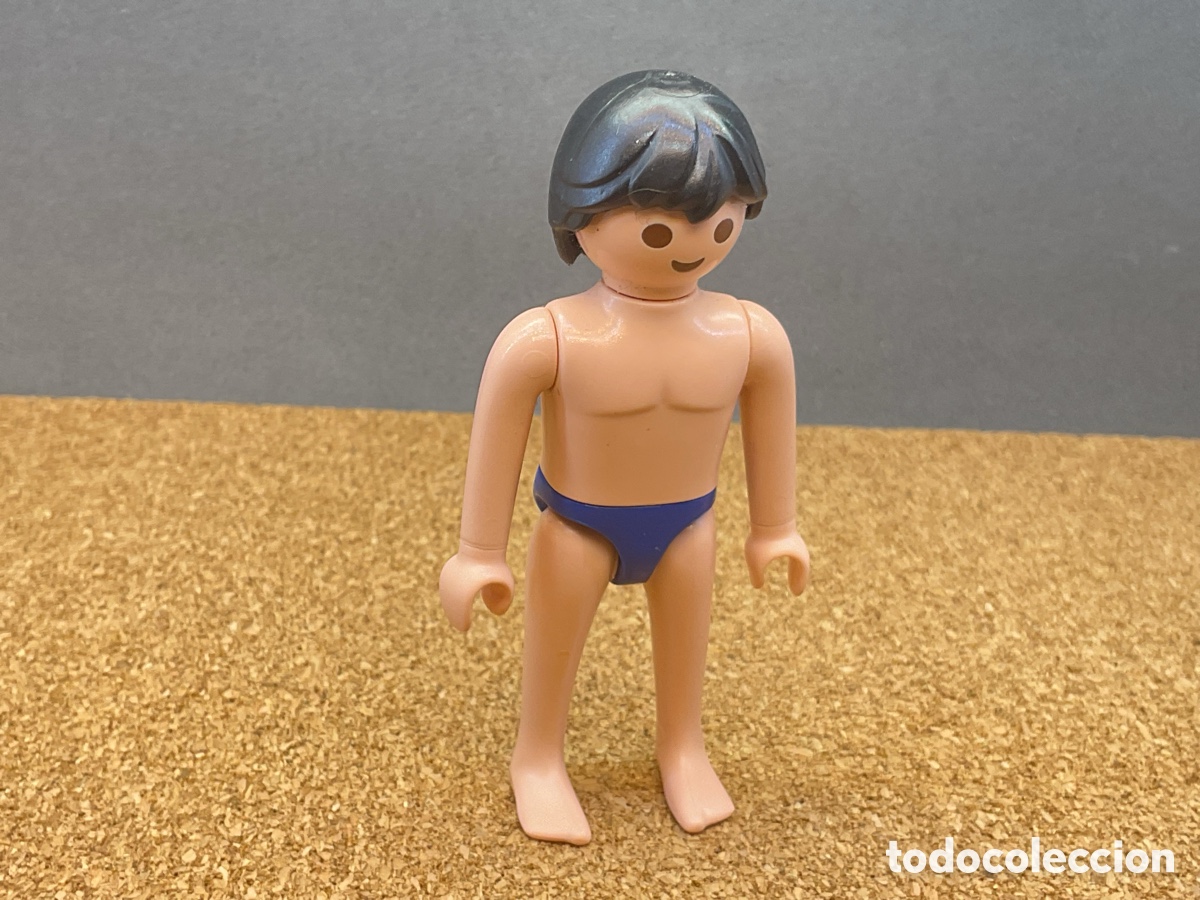 Playmobil: FIGURA PLAYMOBIL. CHICO JOVEN CON BA&Ntilde;ADOR.