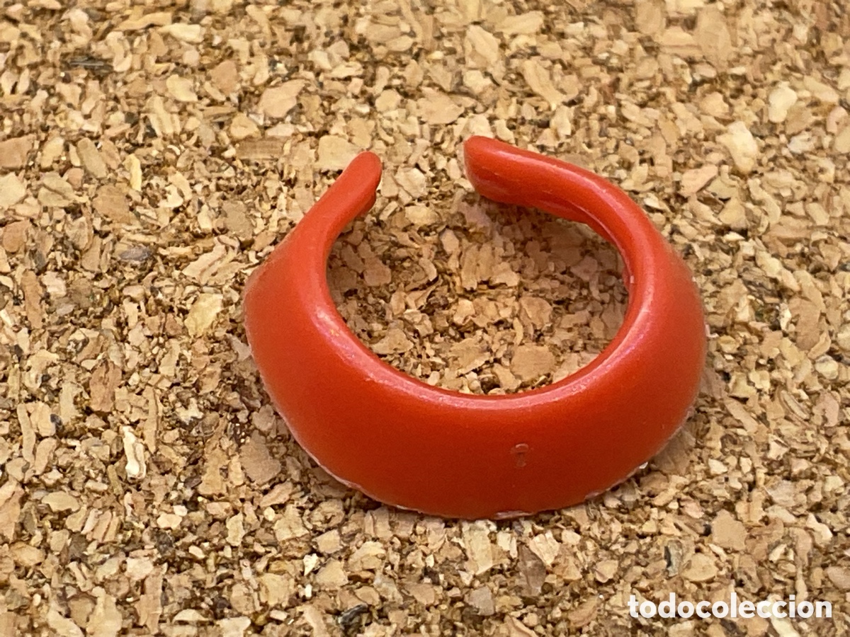 Playmobil: ACCESORIO PLAYMOBIL . ANTIGUO ADORNO CUELLO COLOR ROJO.