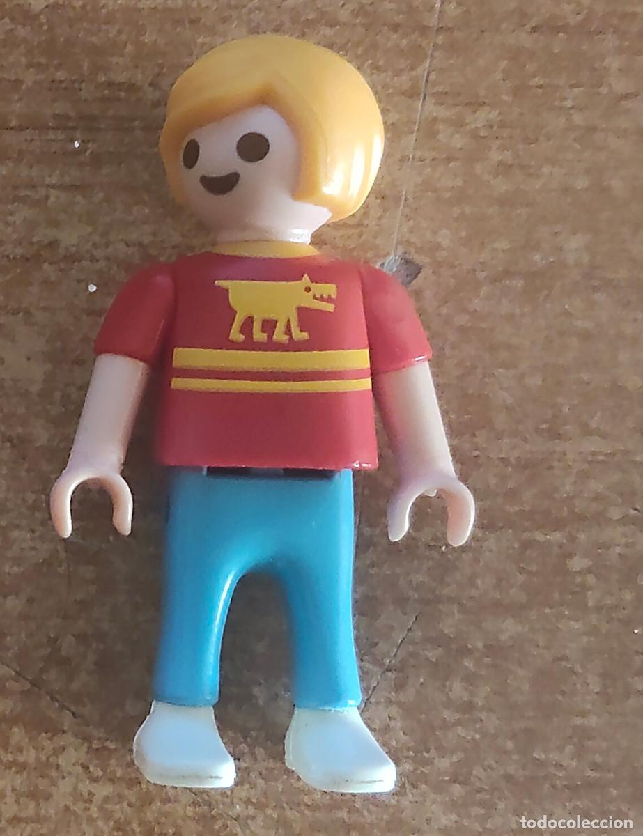 Playmobil: Playmobil figura ni&ntilde;o con camiseta roja chico parque infantil zoo city life 4851 5024 6140