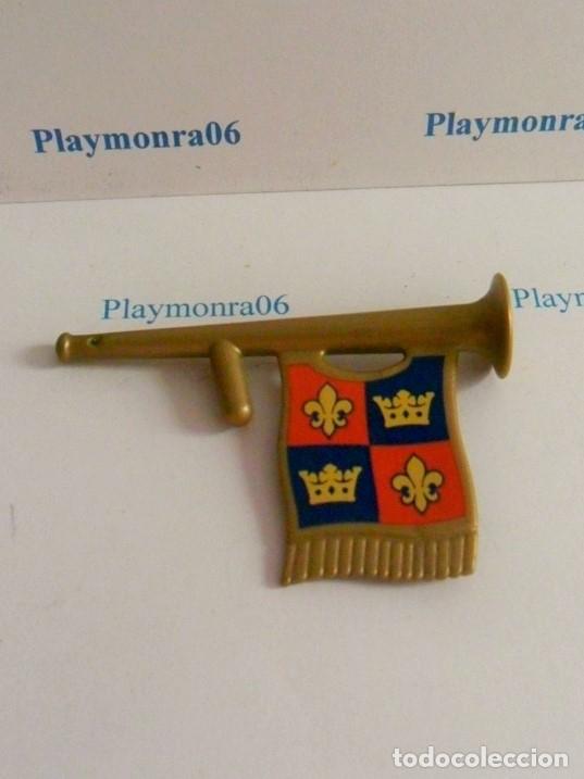 Playmobil: PLAYMOBIL P004 TROMPETA FAMFARRIA DORADA MEDIEVAL CON BANDERA CON FLOR DE LIZ Y CORONA