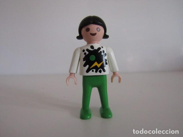 Playmobil: DIFICIL NI&Ntilde;A ESPECIAL ANTIGUA CON CAMISETA BLANCA DIBUJOS PLAYMOBIL