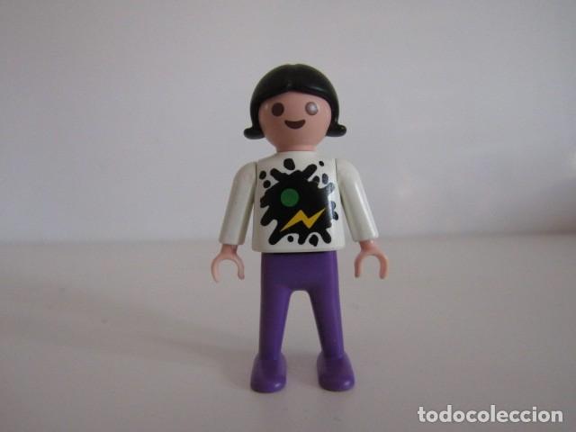 Playmobil: DIFICIL NI&Ntilde;A ESPECIAL ANTIGUA CON CAMISETA BLANCA DIBUJOS PLAYMOBIL