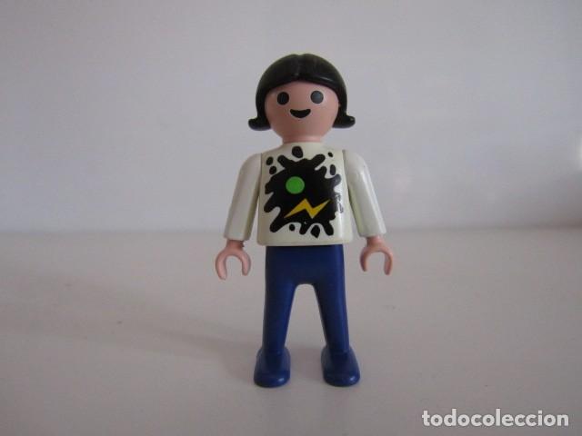 Playmobil: DIFICIL NI&Ntilde;A ESPECIAL ANTIGUA CON CAMISETA BLANCA DIBUJOS PLAYMOBIL