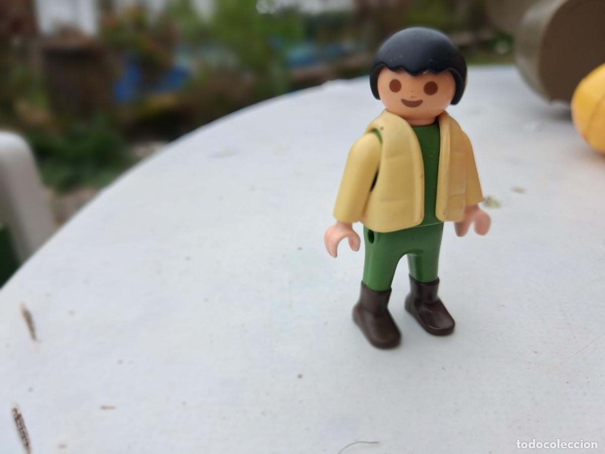 Playmobil: playmobil mini - excursionista con chubasquero - Foto 1