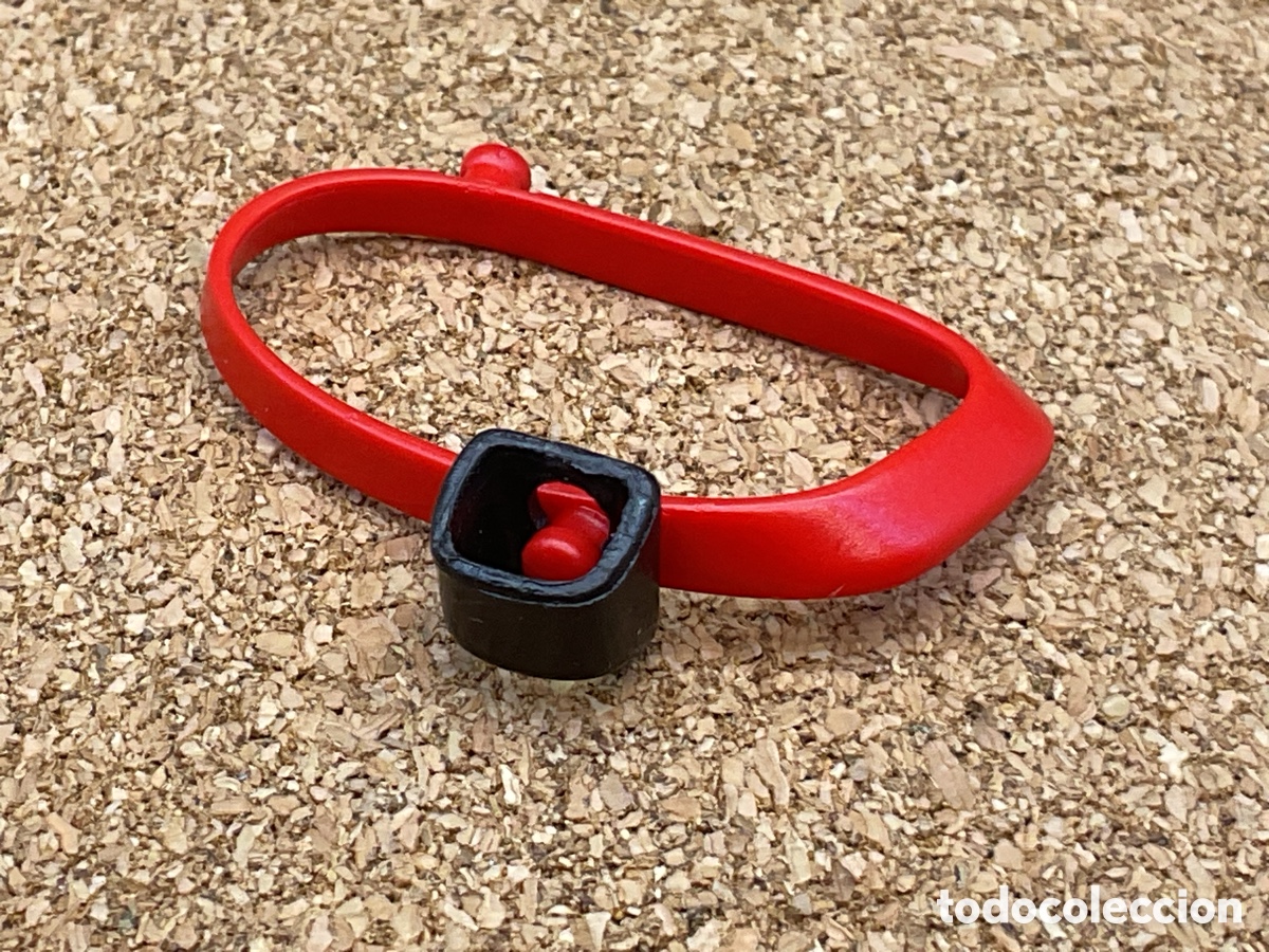 Playmobil: ACCESORIO PLAYMOBIL. CINTURON CRUZADO ROJO CON ENGANCHE PORTA SABLES.