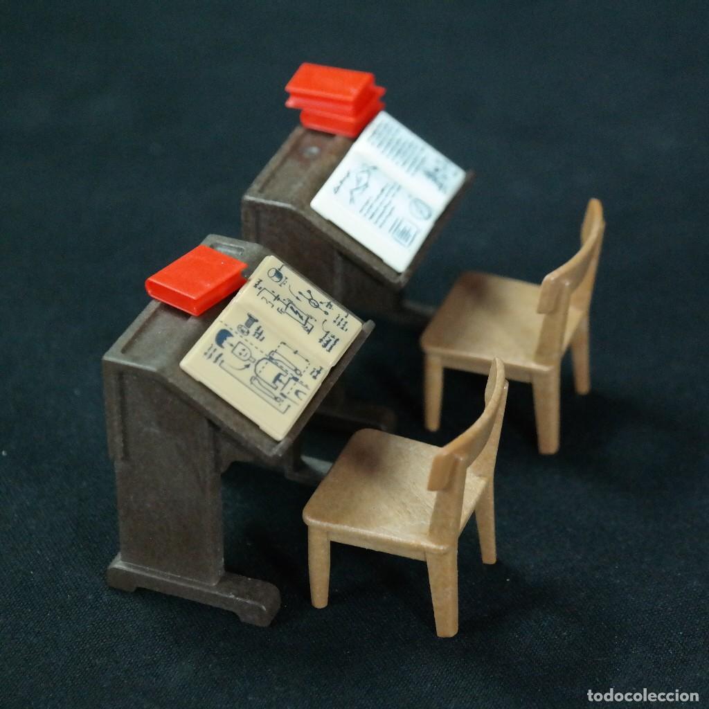 Playmobil: Playmobil dos pupitres con libros ☼