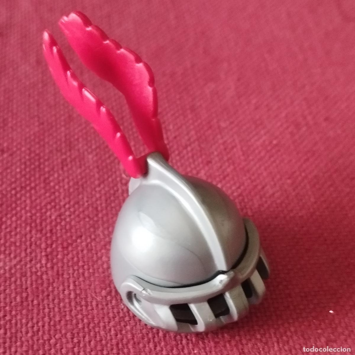 Playmobil: CASCO MEDIEVAL CON PLUMAS ROJAS - PLAYMOBIL