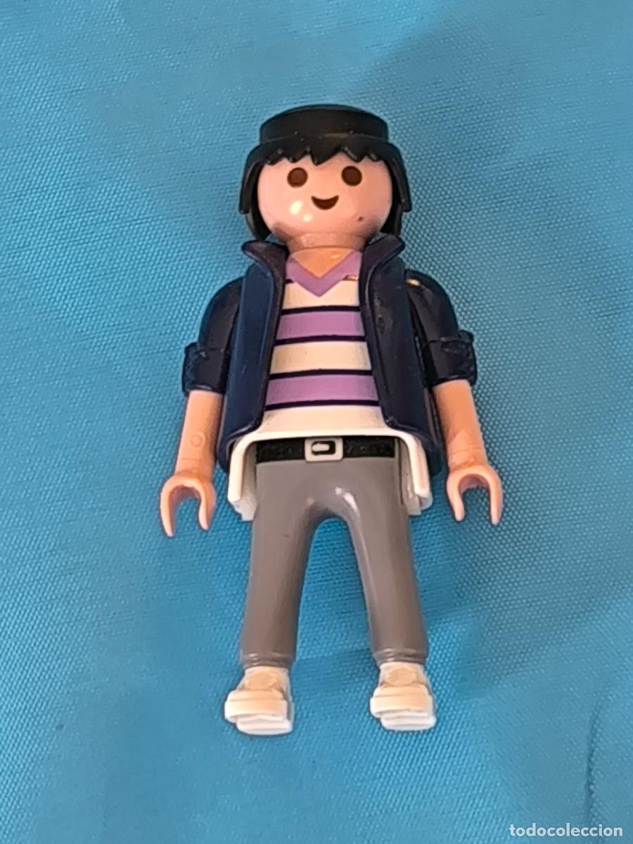 Playmobil: Playmobil figura hombre camisa rayas violeta blanco cazadora azul marino pantal&oacute;n gris city