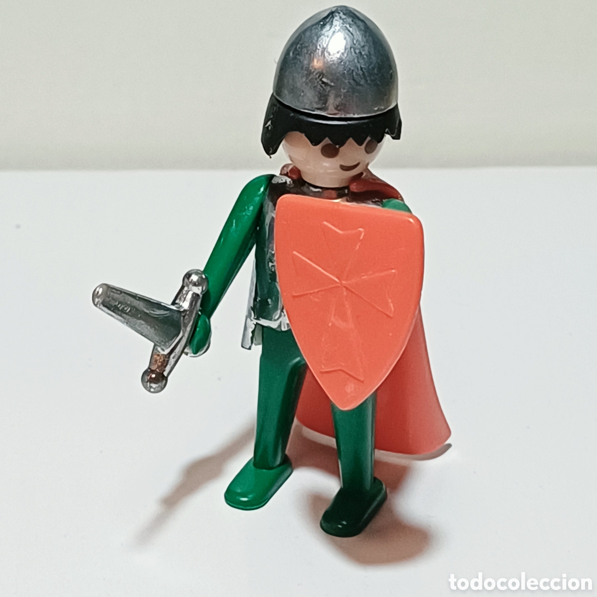 Playmobil: Figura Playmobil soldado medieval recromado con capa y escudo ref. 1304 3130