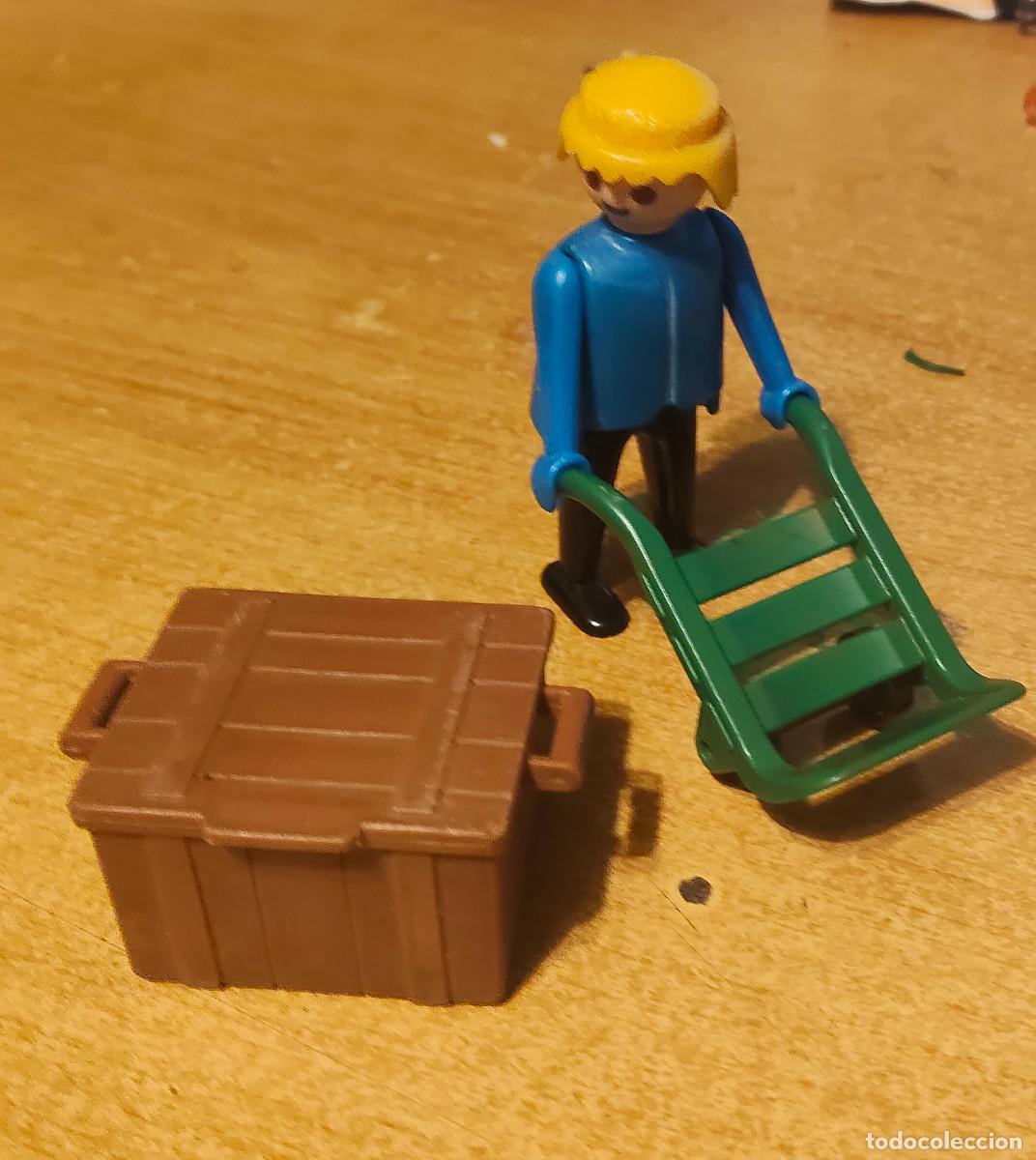 Playmobil: Playmobil Operario de estaci&oacute;n - geobra 1974 - famobil + maleta y carretilla