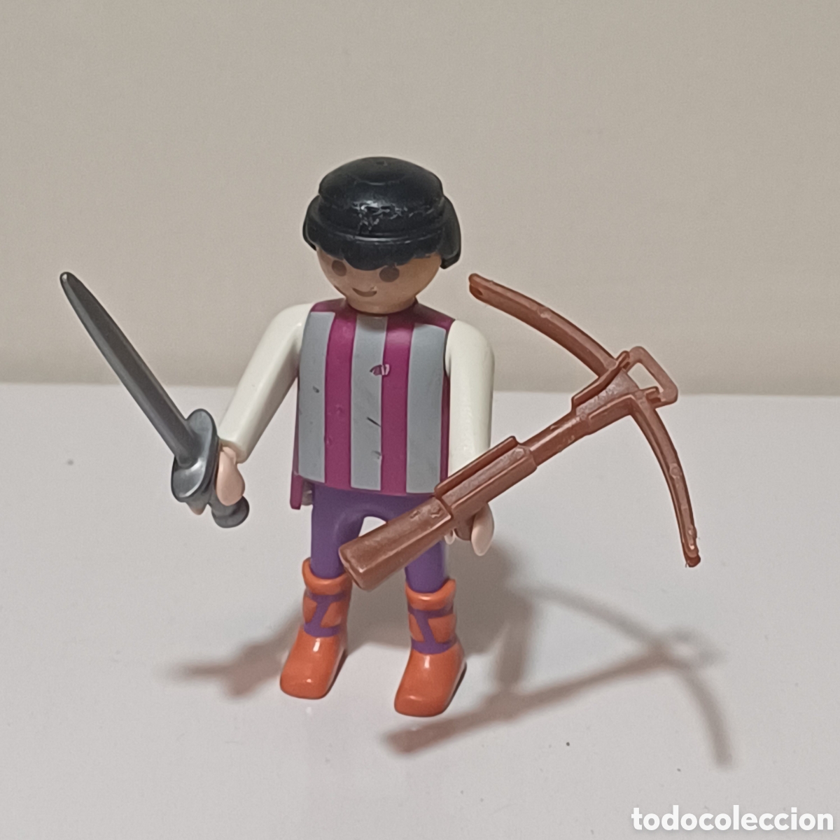 Playmobil: Figura Playmobil N&deg; 8664 caballero soldado medieval morado con ballesta y espada