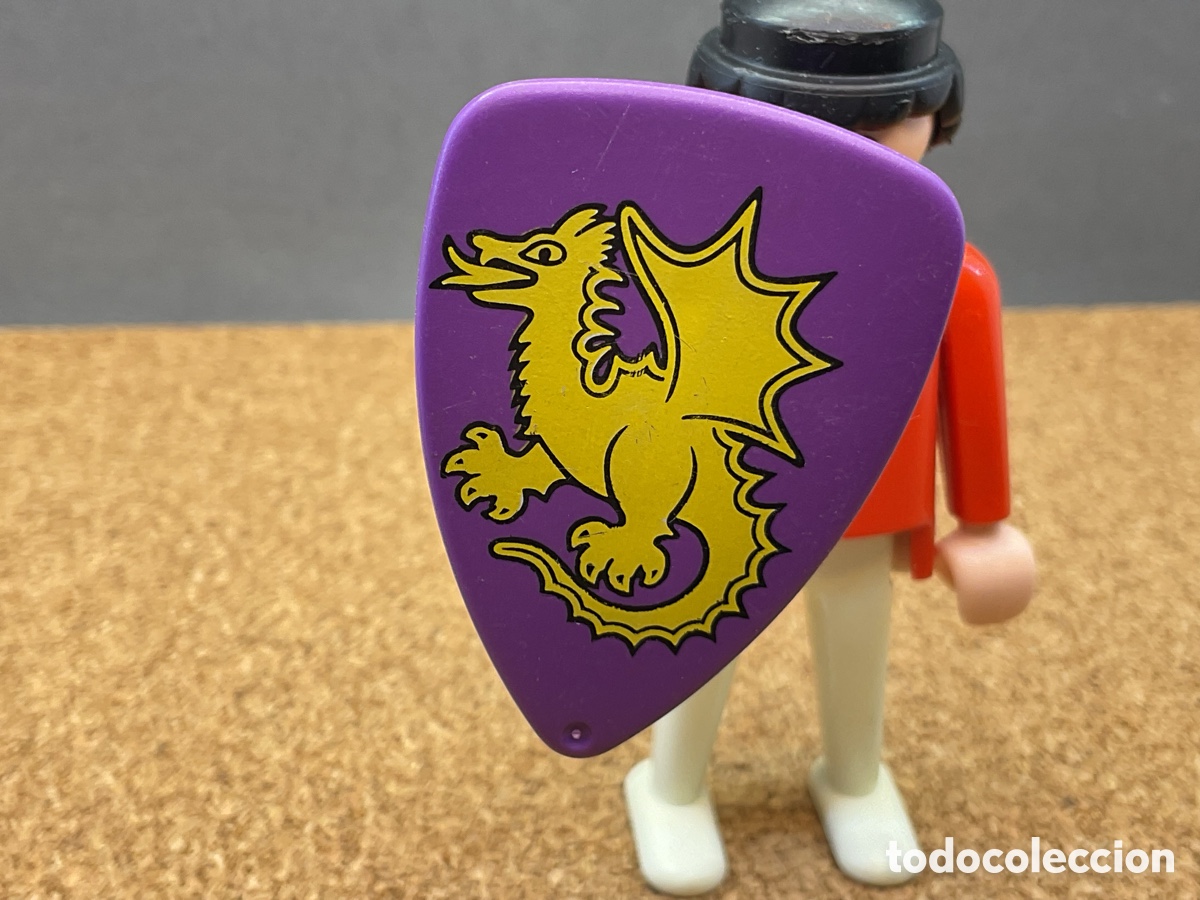 Playmobil: ACCESORIO PLAYMOBIL. ESCUDO MORADO CON DRAG&Oacute;N AMARILLO. REF MEDIEVOLO. CABALLEROS DEL DRAG&Oacute;N.