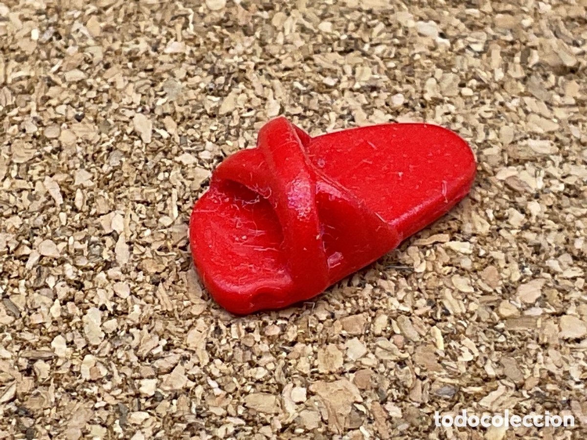 Playmobil: ACCESORIO PLAYMOBIL. SANDALIA COLOR ROJO . PIE DERECHO ADULTO.
