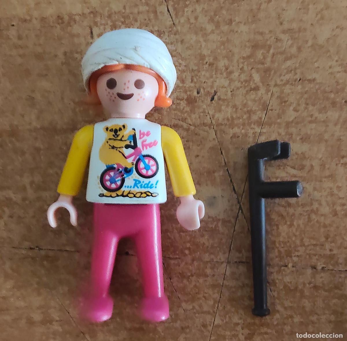 Playmobil: Geobra, PLAYMOBIL, Figura, 1981, Ni&ntilde;o con Oso y Bicicleta en Camisa - muleta y vendaje