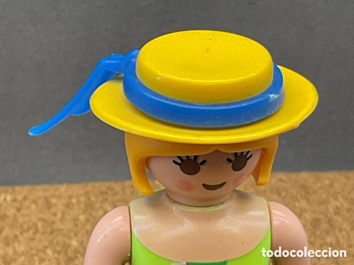 Playmobil: ACCESORIOS PLAYMOBIL. SOMBRERO AMARILLO CON CINTA AZUL ADULTO. EPOCA VICTORIANA